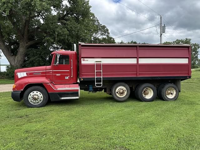 Image of Freightliner FLD120 equipment image 1