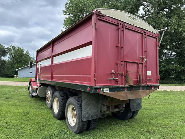Image of Freightliner FLD120 equipment image 2
