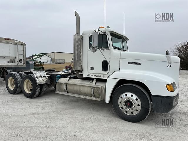 Image of Freightliner FLD120 equipment image 3