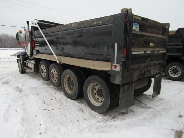 Image of Freightliner FLD120 equipment image 2