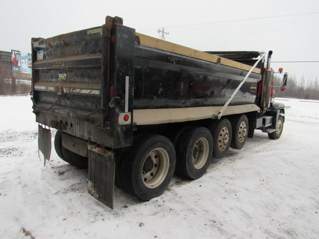 Image of Freightliner FLD120 equipment image 3