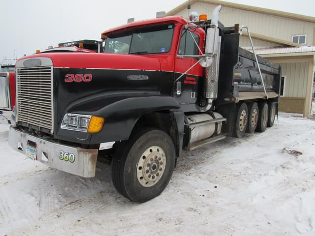 Image of Freightliner FLD120 equipment image 1