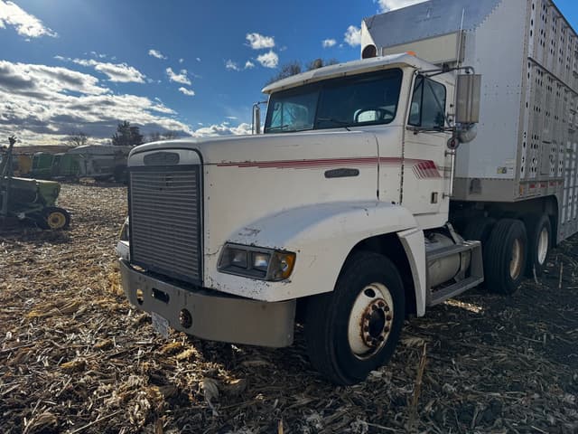 Image of Freightliner FLD120 equipment image 2