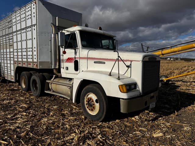 Image of Freightliner FLD120 equipment image 1