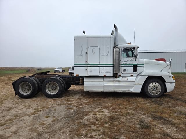 Image of Freightliner FLD120 equipment image 2
