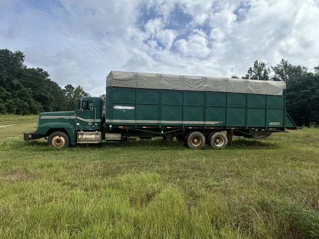 Image of Freightliner FLD120 equipment image 1