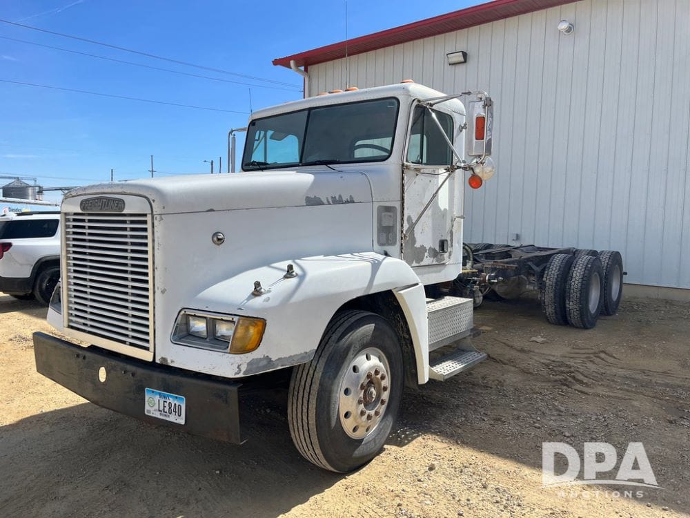 1989 Freightliner FLD120 Equipment Image0