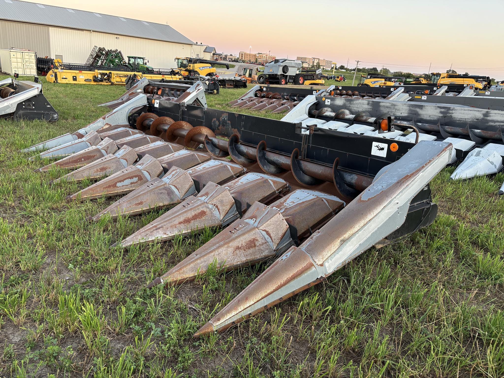 1989 Gleaner 830 Equipment Image0