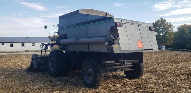 Image of Gleaner R40 equipment image 4