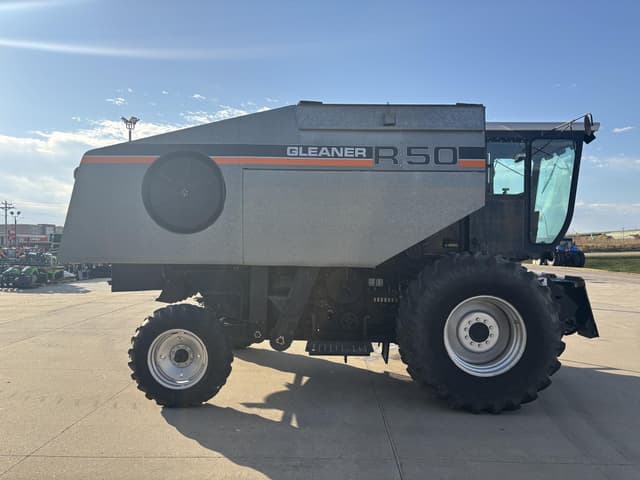 Image of Gleaner R50 equipment image 4