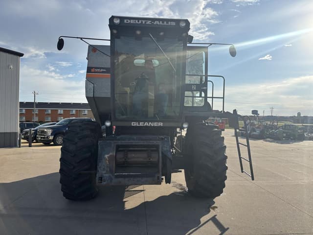 Image of Gleaner R50 equipment image 2