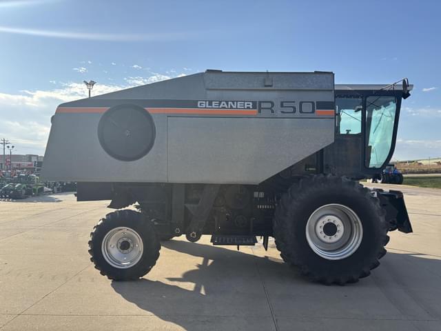 Image of Gleaner R50 equipment image 4