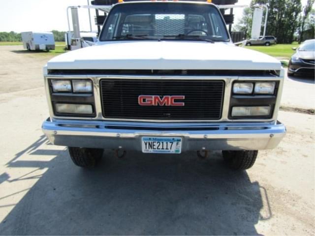 Image of GMC 3500 equipment image 4