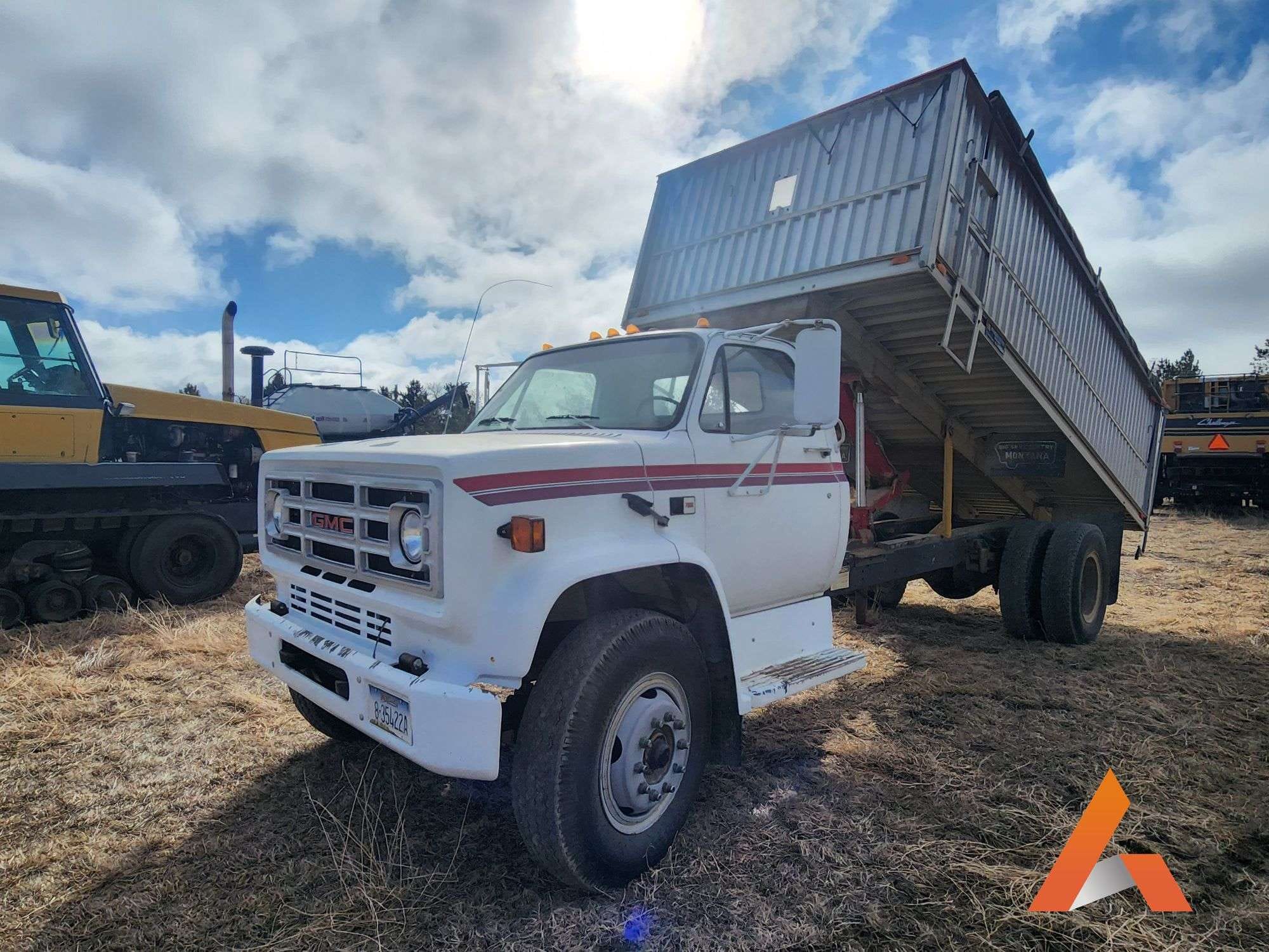 1989 GMC 7000 Equipment Image0