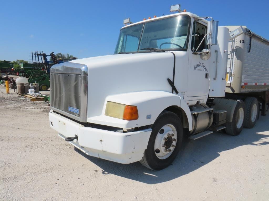 1989 White GMC Areo Equipment Image0