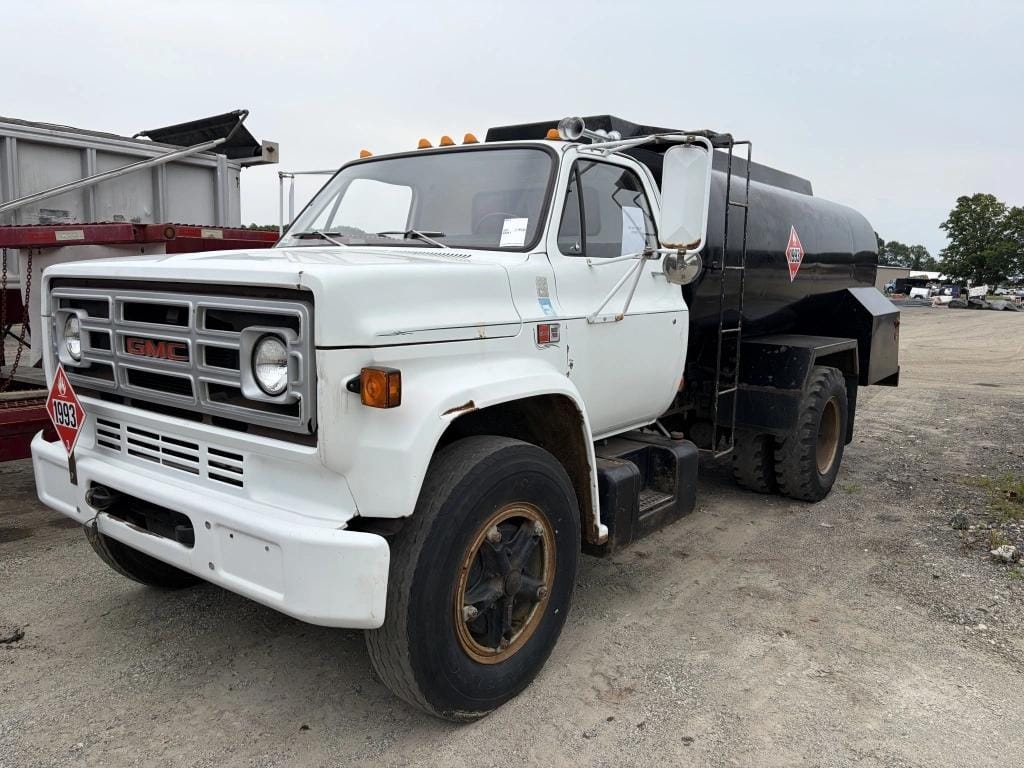 1989 GMC C7 Equipment Image0