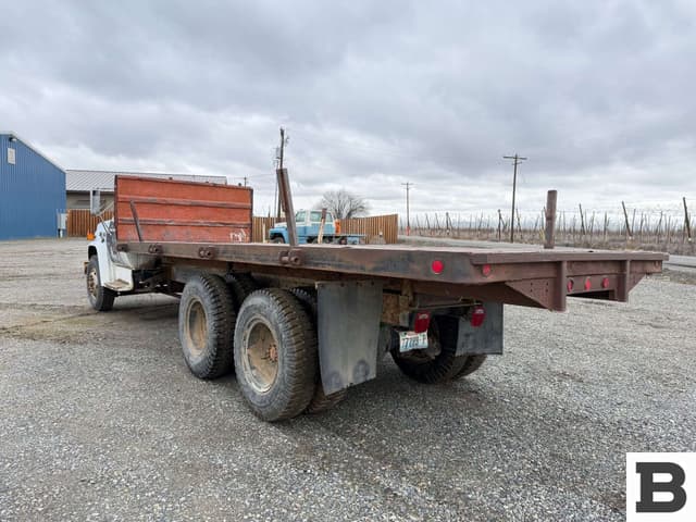 Image of GMC C7000 equipment image 3