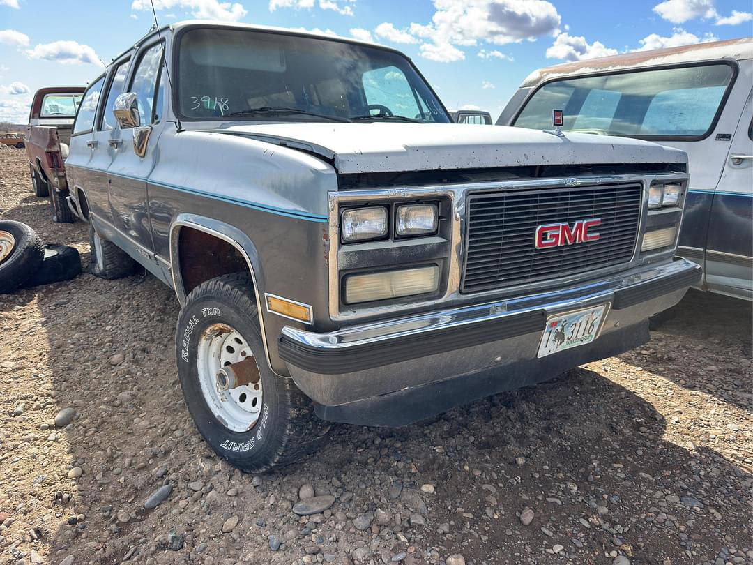 Image of GMC Suburban Primary image
