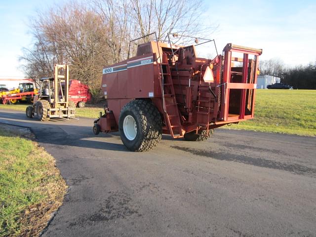 Image of Hesston 4900 equipment image 4