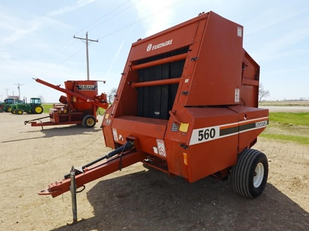 1989 Hesston 560 Equipment Image0