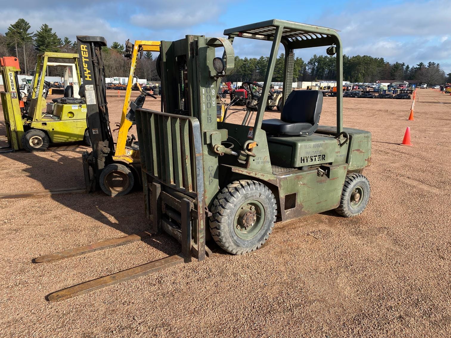 1989 Hyster H40-XL-MIL Equipment Image0