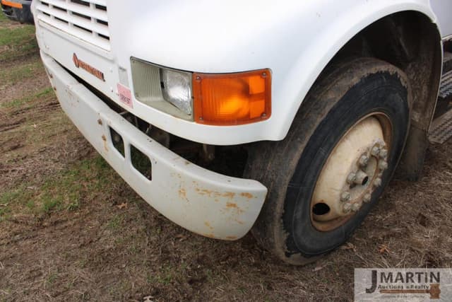 Image of International Navistar equipment image 4