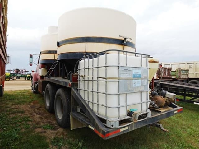 Image of International S2300 equipment image 3