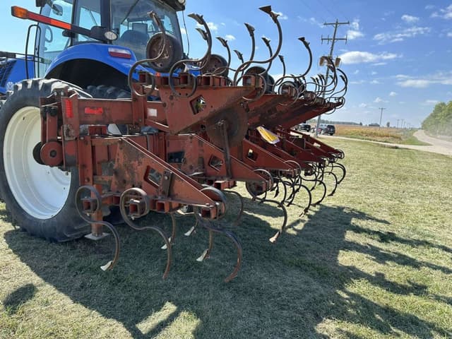 Image of International Harvester 183 equipment image 2