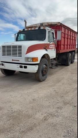 1989 International 4900 Equipment Image0