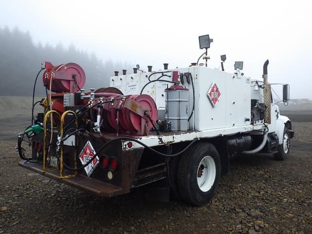 Image of International 4900 equipment image 4