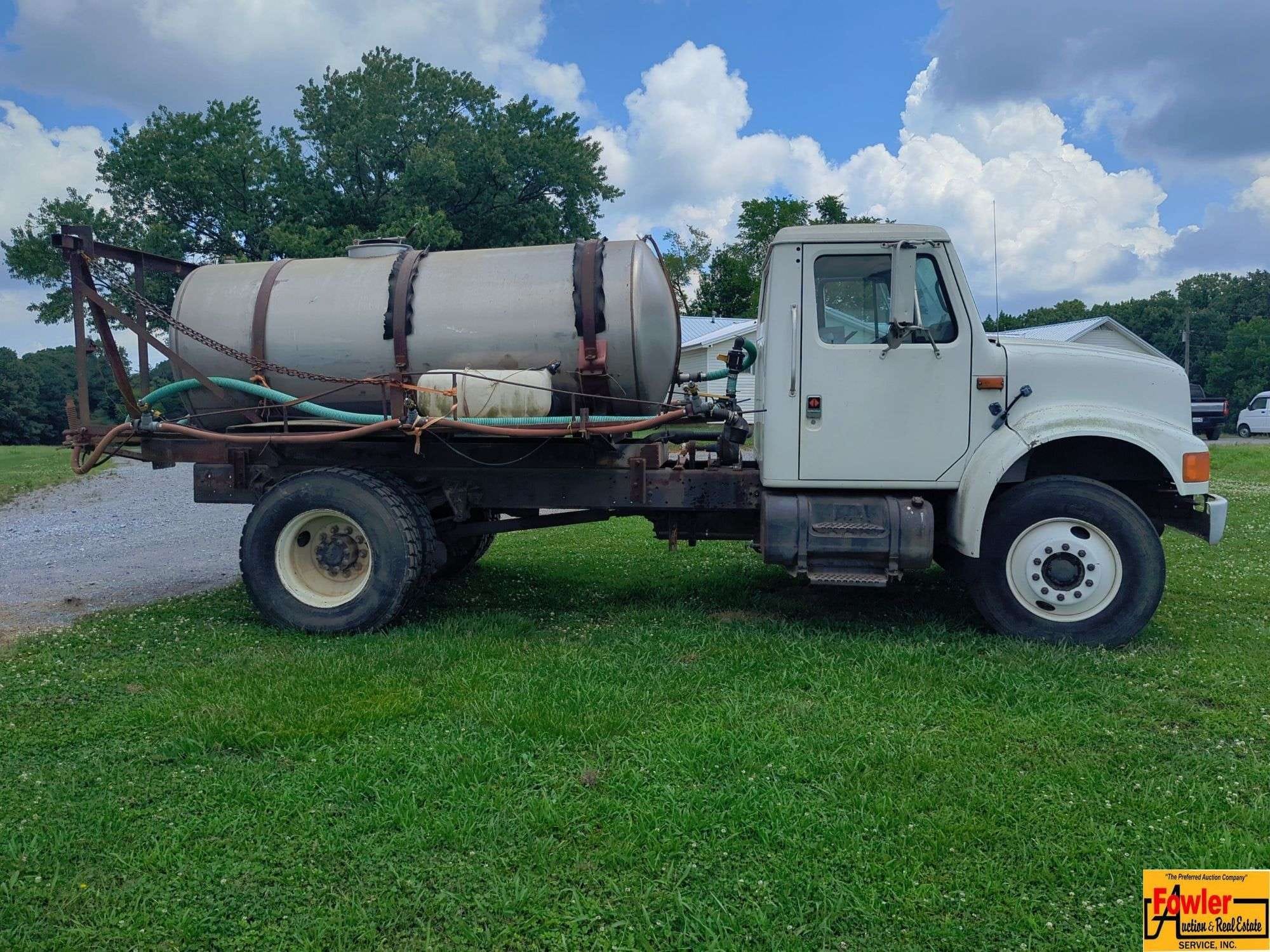 1989 International 4900 Equipment Image0