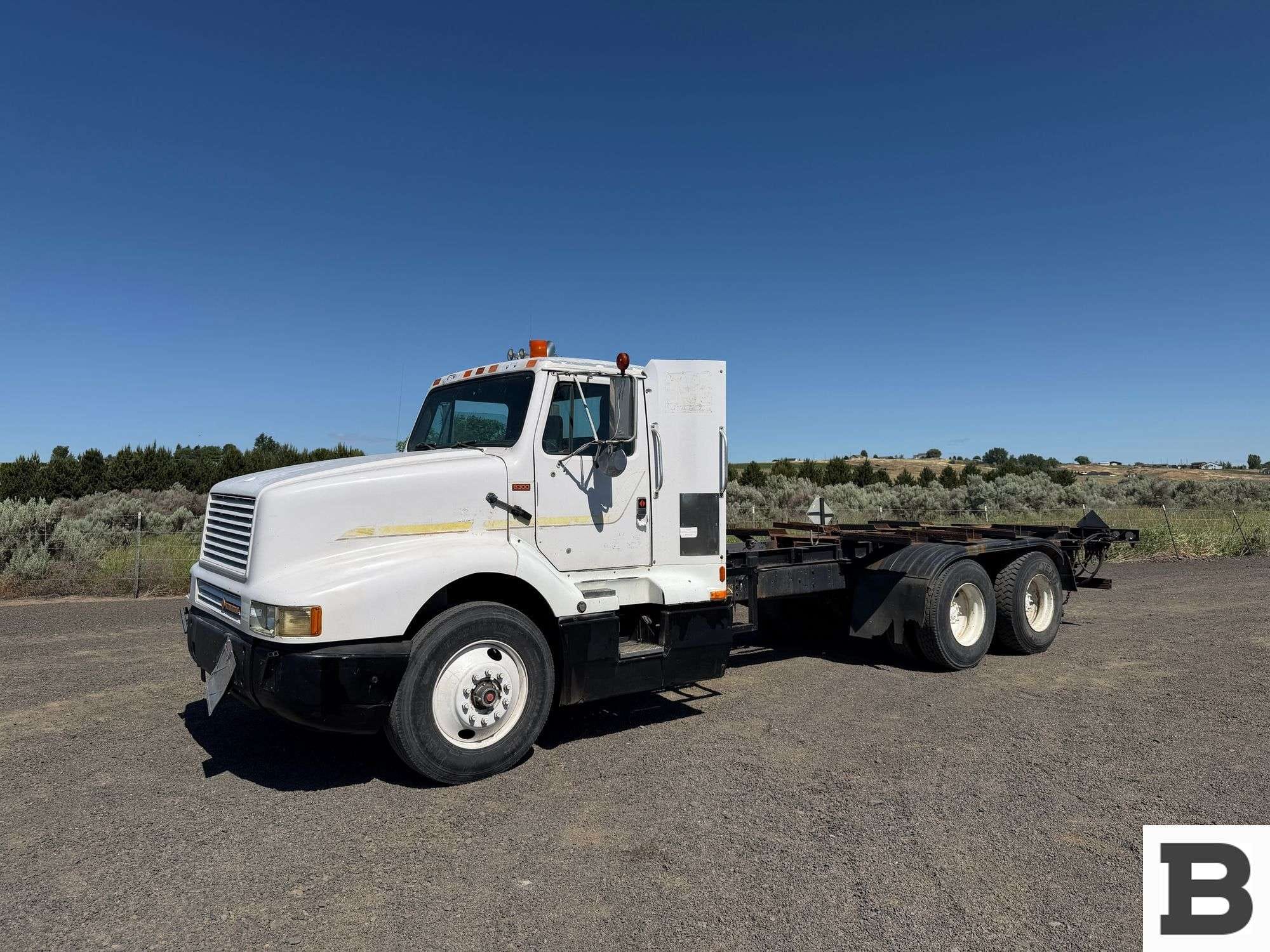 1989 International 8300 Equipment Image0
