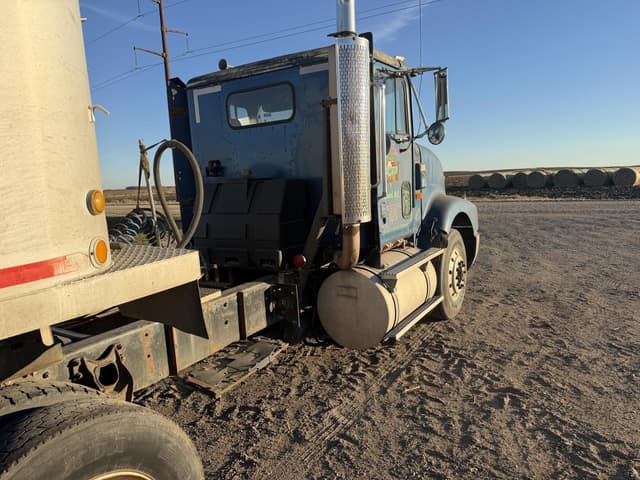 Image of International 9200 equipment image 3