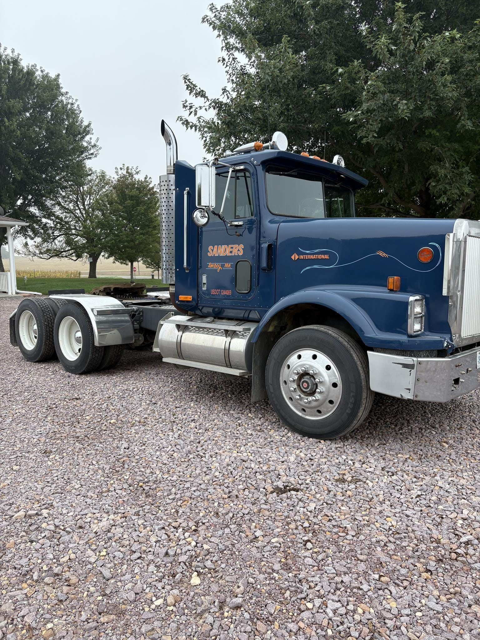 1989 International 9300 Equipment Image0