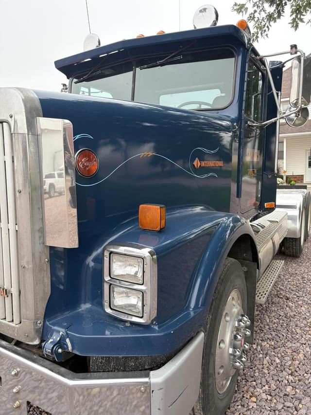 Image of International 9300 equipment image 2