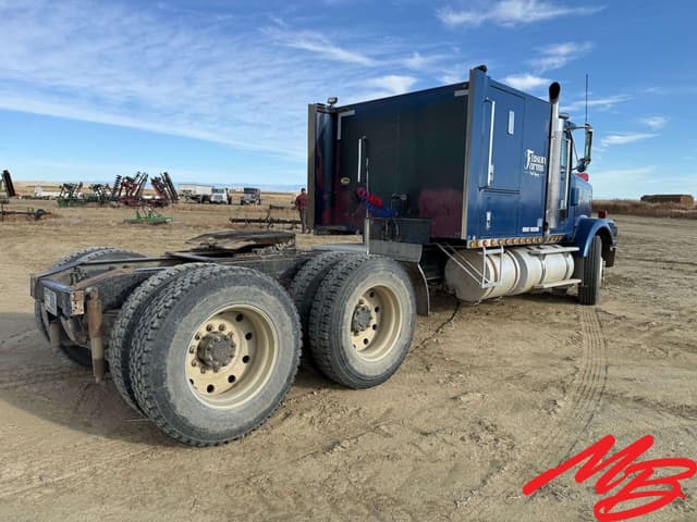 Image of International 9300 equipment image 4