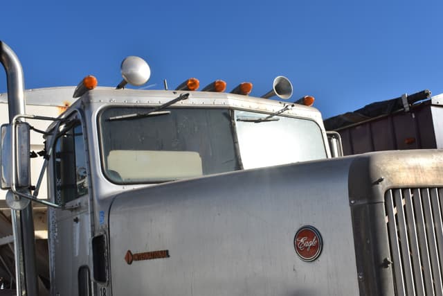 Image of International 9300 equipment image 4