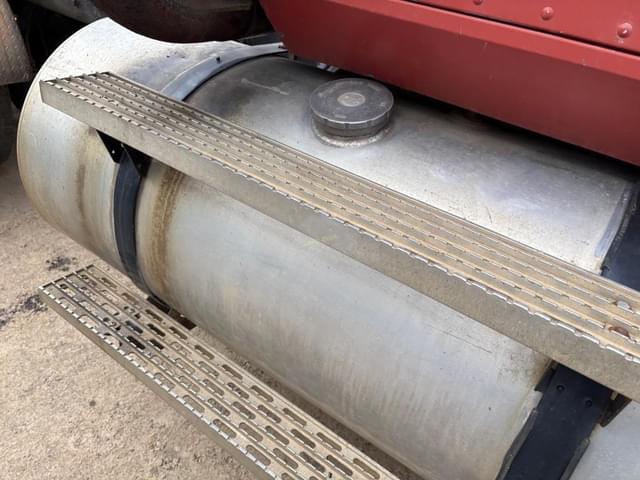 Image of International 9300 equipment image 4