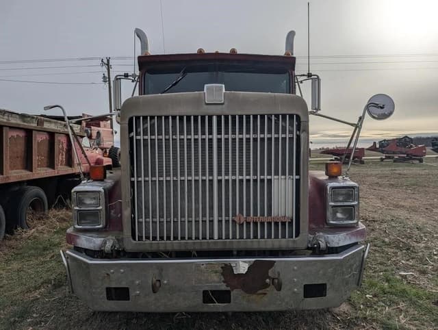 Image of International 9300 equipment image 1