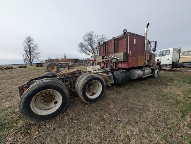 Image of International 9300 equipment image 3