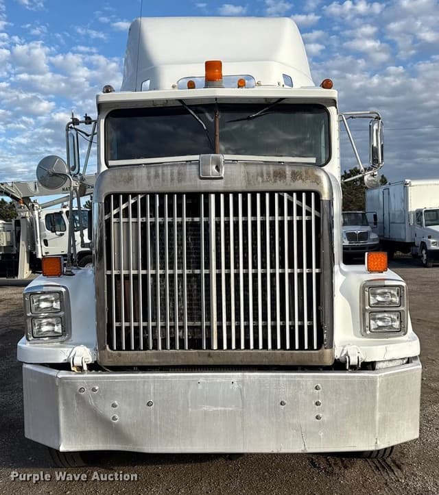 Image of International F9300 equipment image 1