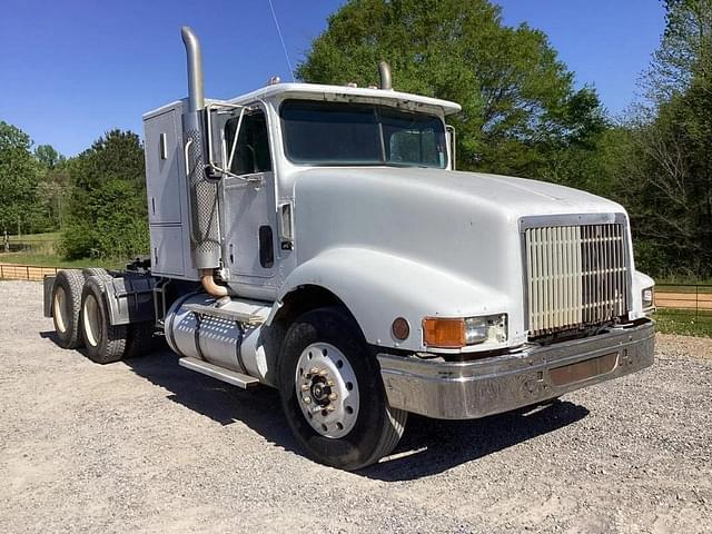 Image of International Navistar equipment image 4