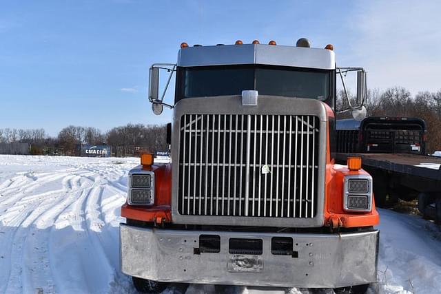 Image of International Navistar equipment image 1