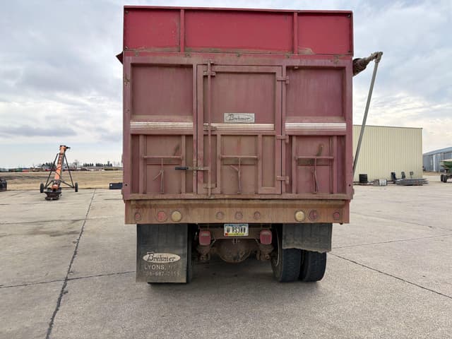 Image of International S1900 equipment image 4