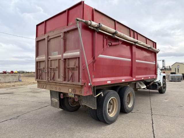 Image of International S1900 equipment image 3