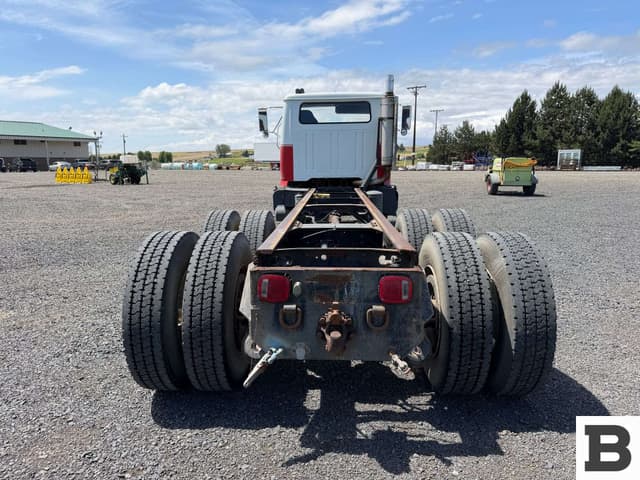 Image of International S2500 equipment image 3