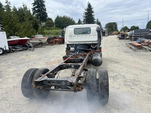 Image of Isuzu NPR equipment image 4
