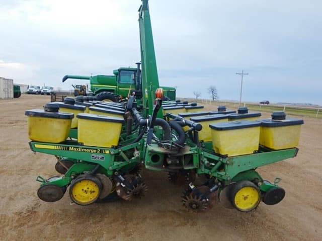 Image of John Deere 7200 equipment image 3