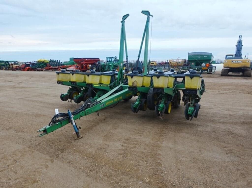 Image of John Deere 7200 Primary image