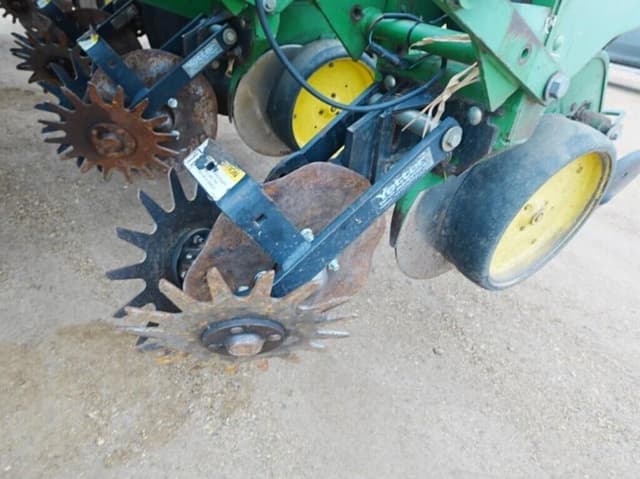 Image of John Deere 7200 equipment image 4